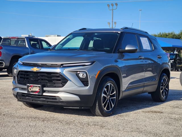 Used 2026 Chevrolet TrailBlazer LT w/ LT Cold Weather Package FWD image 3