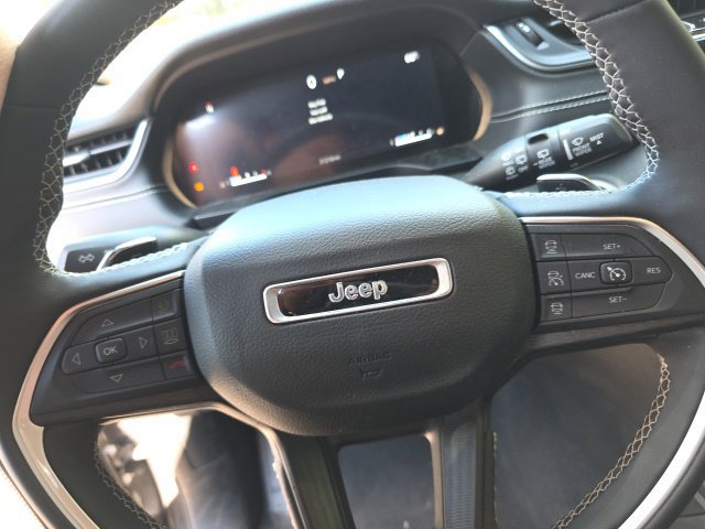 Used 2024 Jeep Grand Cherokee Altitude AWD/4WD image 17