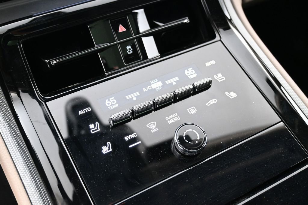 Certified 2025 Porsche Panamera RWD image 21