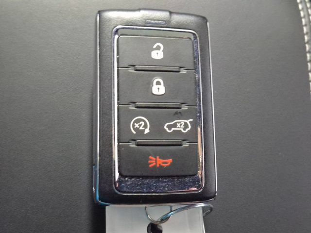Used 2023 Jeep Grand Cherokee Overland AWD/4WD image 31