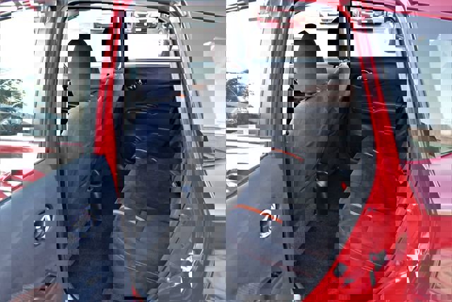 Used 2015 Nissan Versa Note SR w/ SR Tech Package image 9