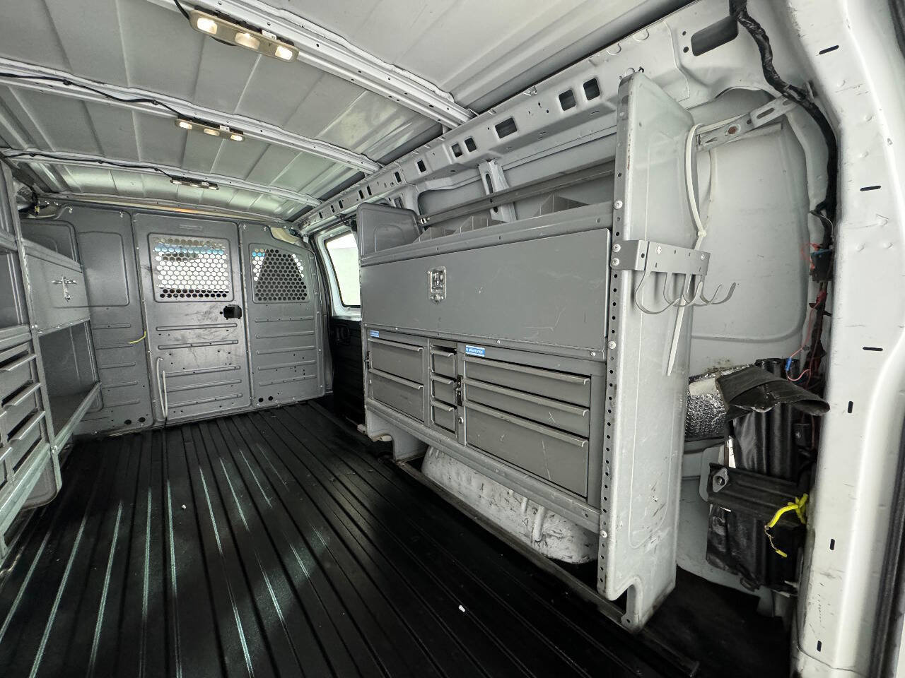 Used 2017 GMC Savana 2500 image 37