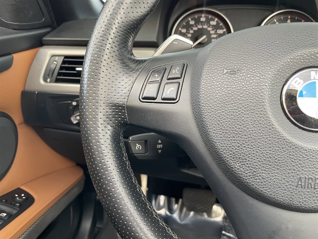 Used 2013 BMW 335i Convertible image 26