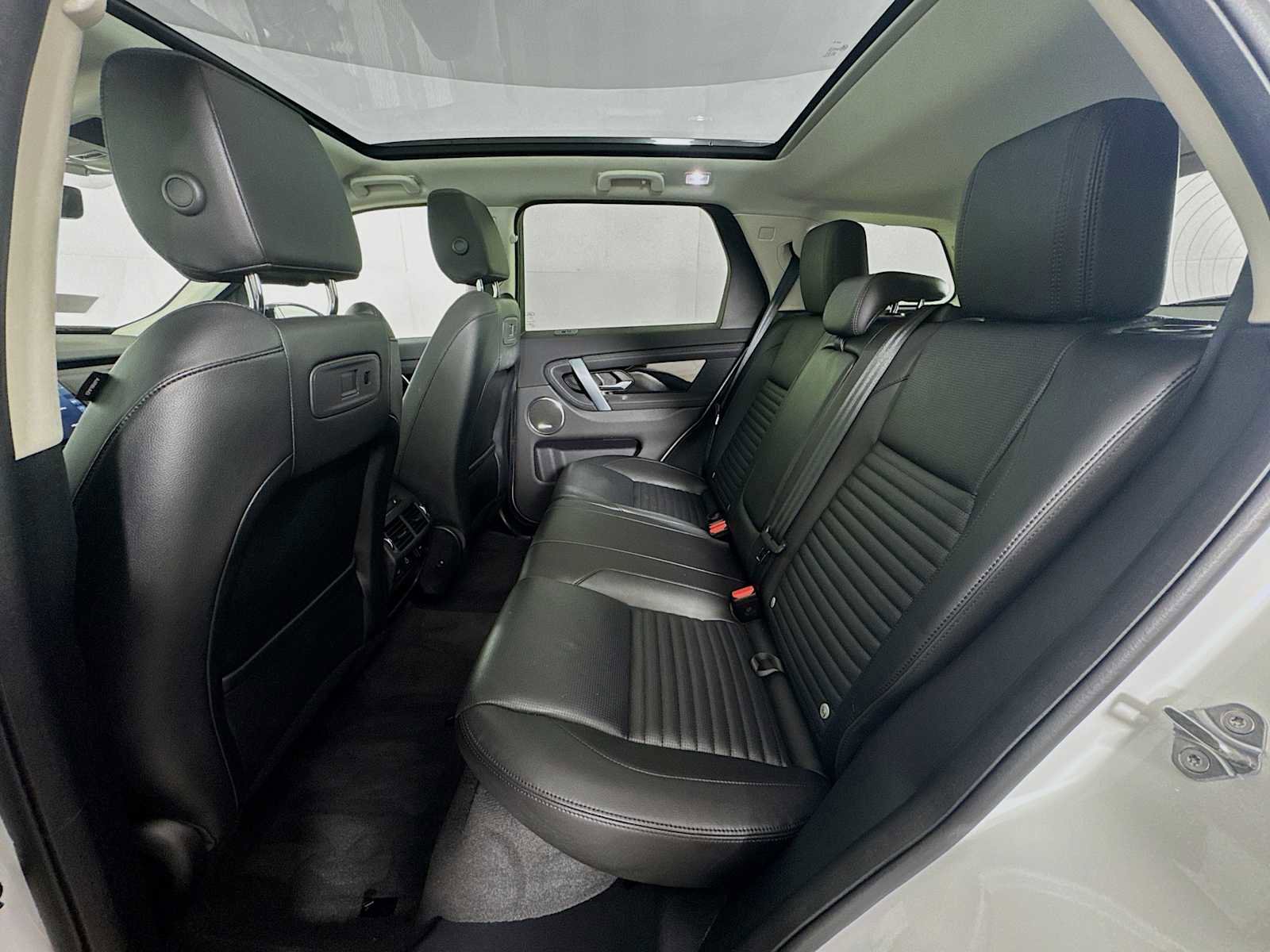 Used 2025 Land Rover Discovery Sport S image 21