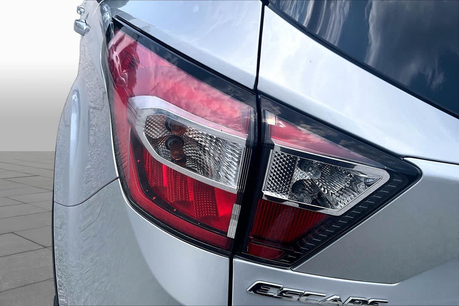 Used 2017 Ford Escape SE AWD/4WD image 28