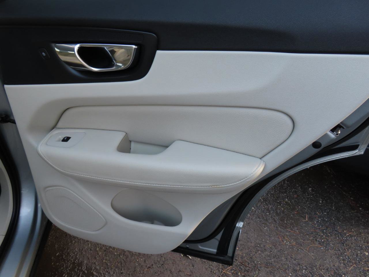 Used 2018 Volvo XC60 T6 Inscription w/ Convenience Package image 13