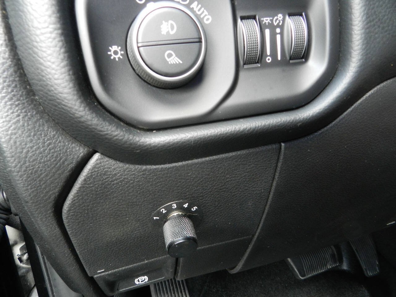 Used 2019 RAM 2500 Big Horn w/ Black Appearance Package AWD/4WD image 18