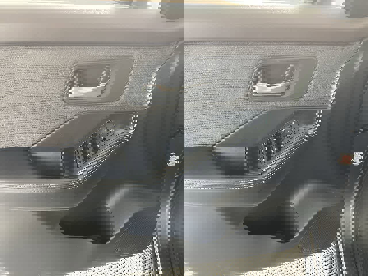 Used 2023 Nissan Rogue SV image 13