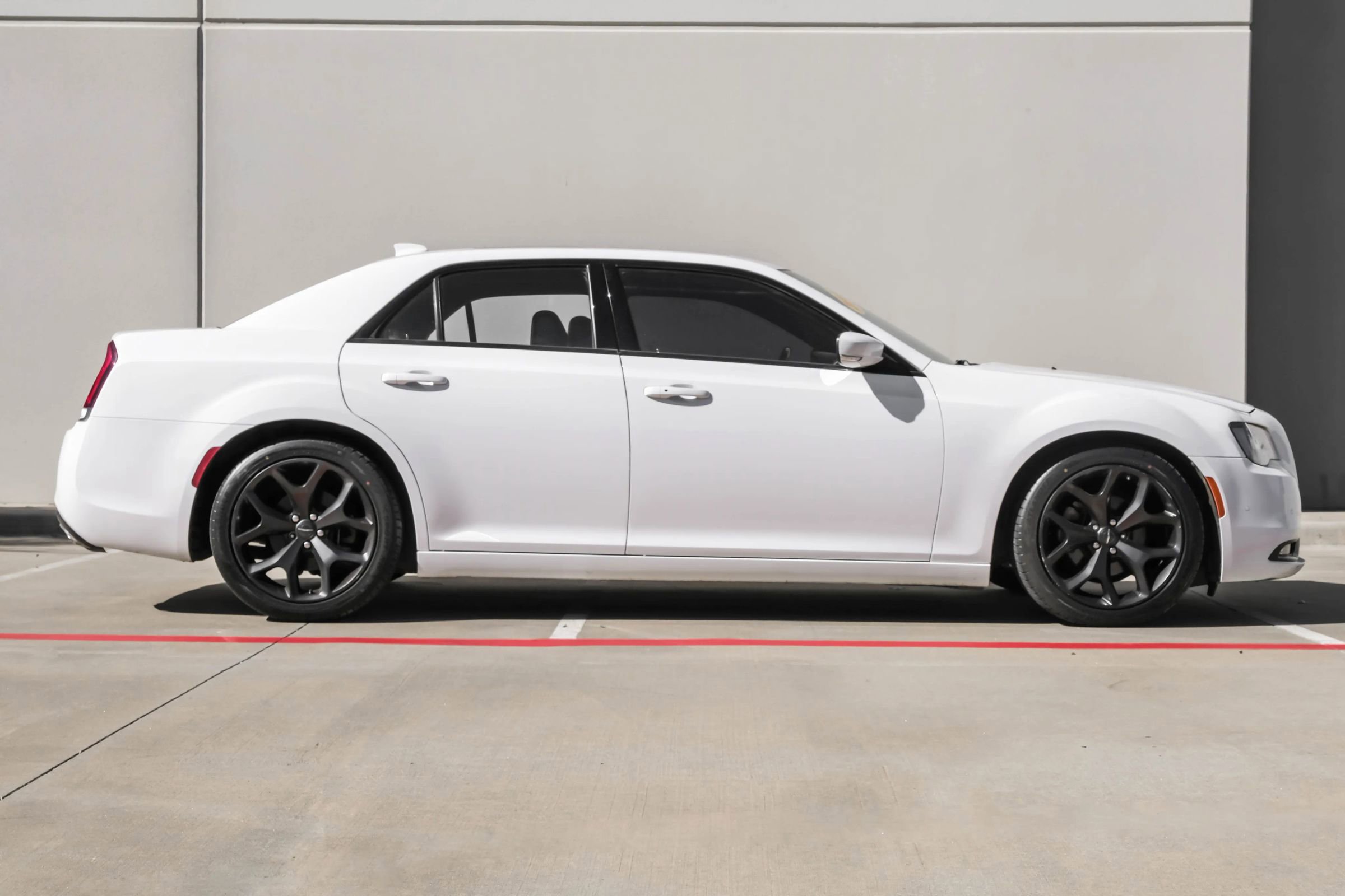 Used 2022 Chrysler 300 S image 2