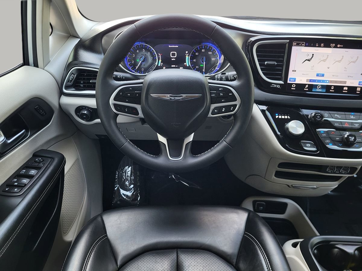 Used 2023 Chrysler Pacifica Touring-L FWD image 20