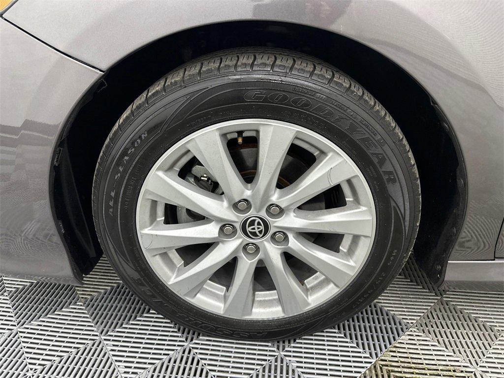 Used 2020 Toyota Camry LE image 12