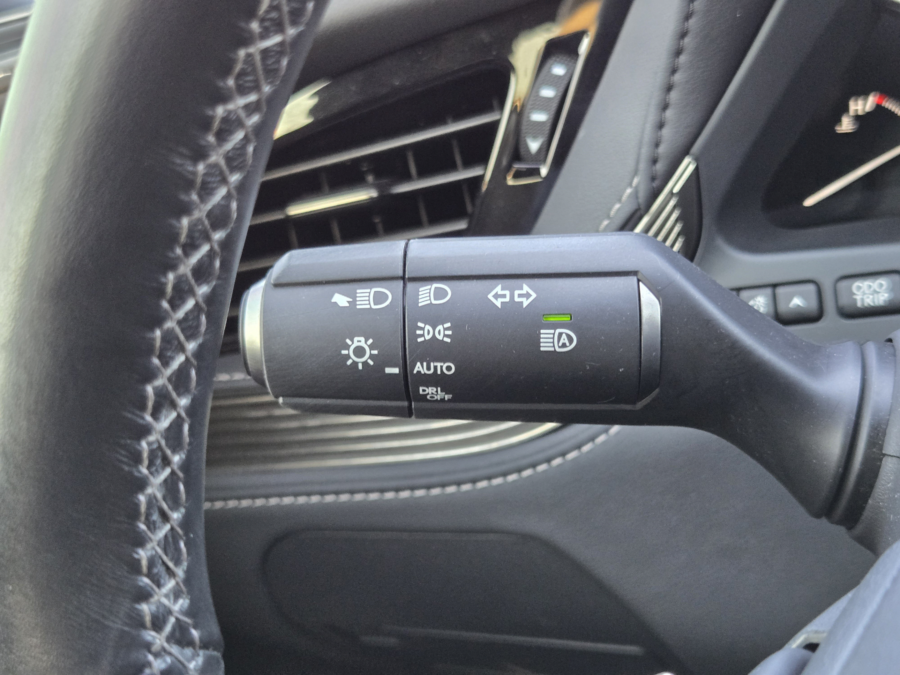 Used 2021 Lexus LS 500 w/ Accessory Package (Z2) RWD image 19