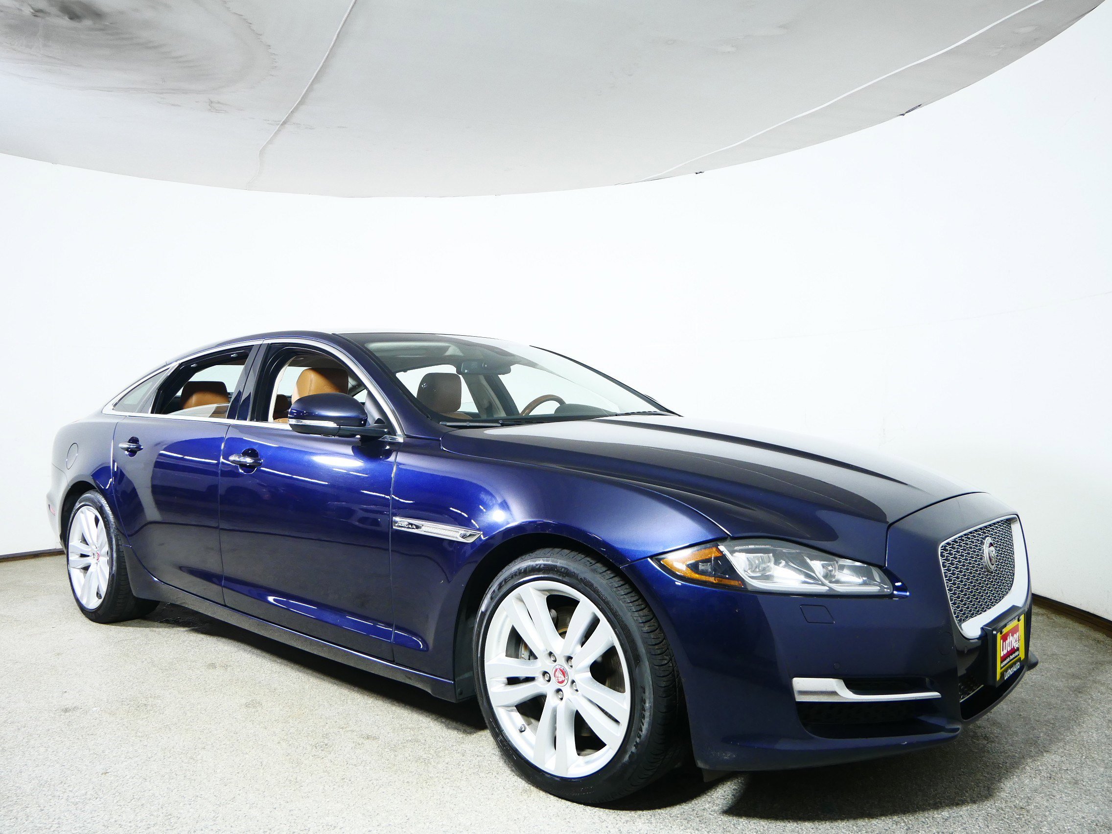 Used 2017 Jaguar XJ L Portfolio image 1