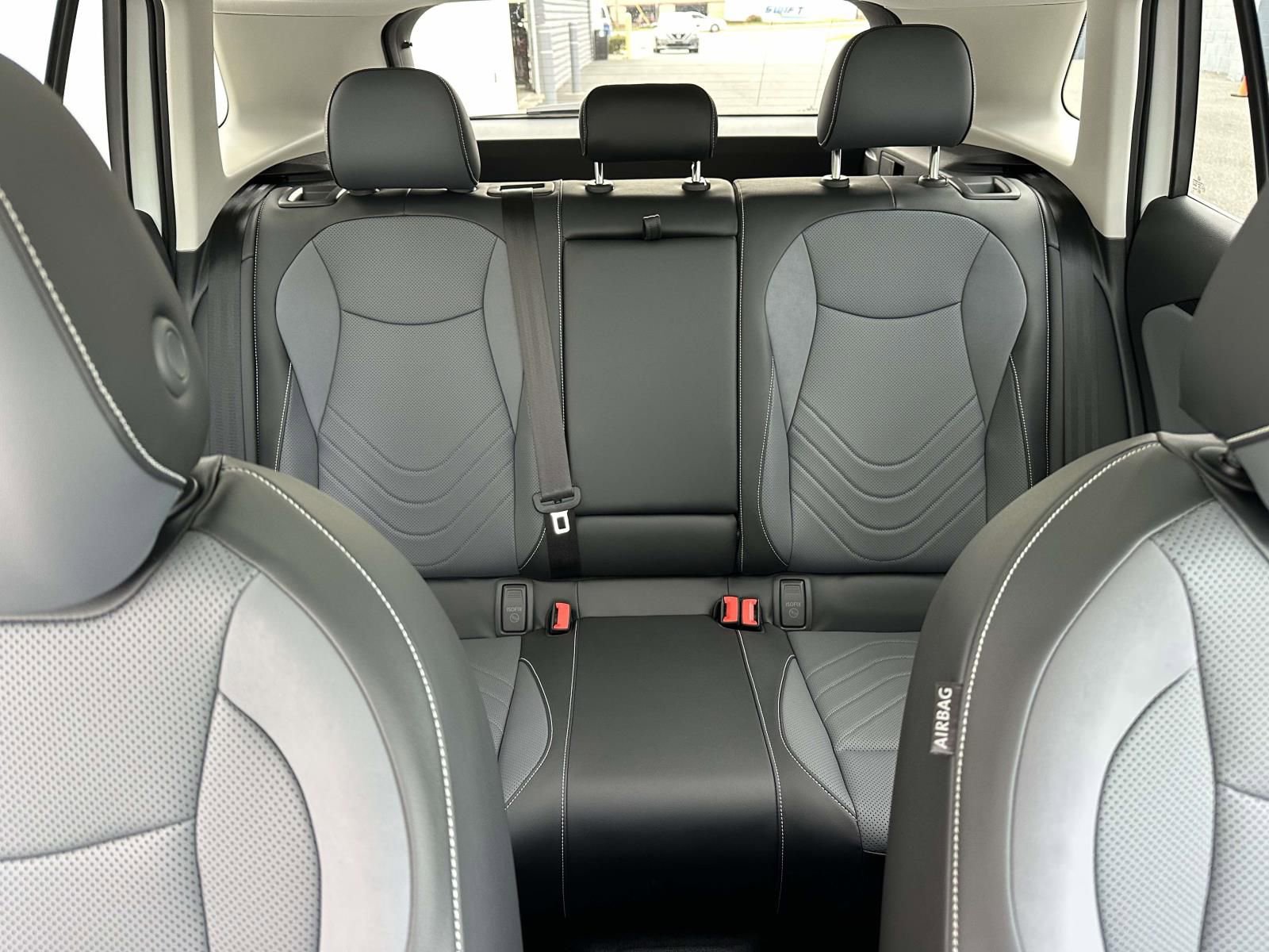 New 2025 Volkswagen Tiguan SE image 14