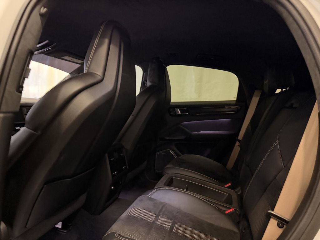 Certified 2022 Porsche Cayenne Turbo GT AWD/4WD image 23