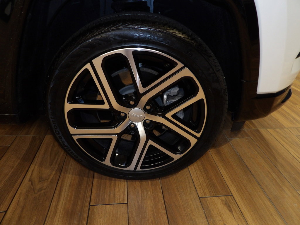 Used 2024 Jeep Compass Limited w/ Elite Group image 4