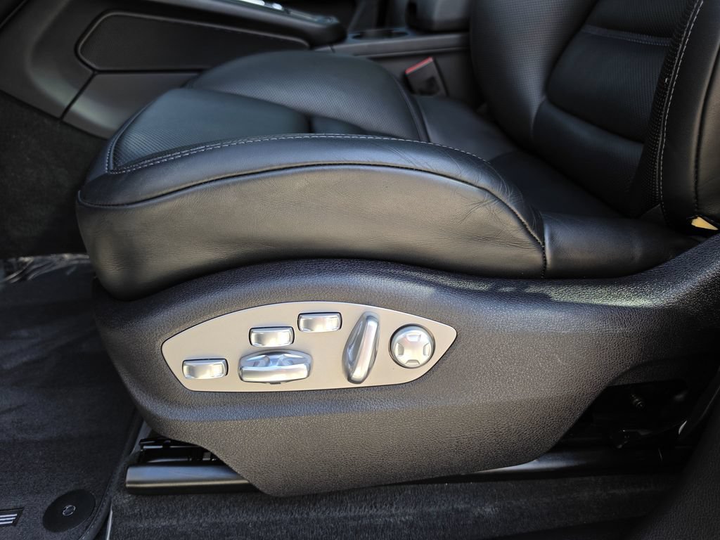 Used 2026 Porsche Macan AWD/4WD image 17