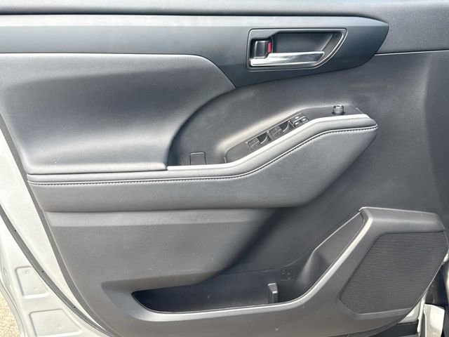 Used 2024 Toyota Highlander XLE FWD image 26