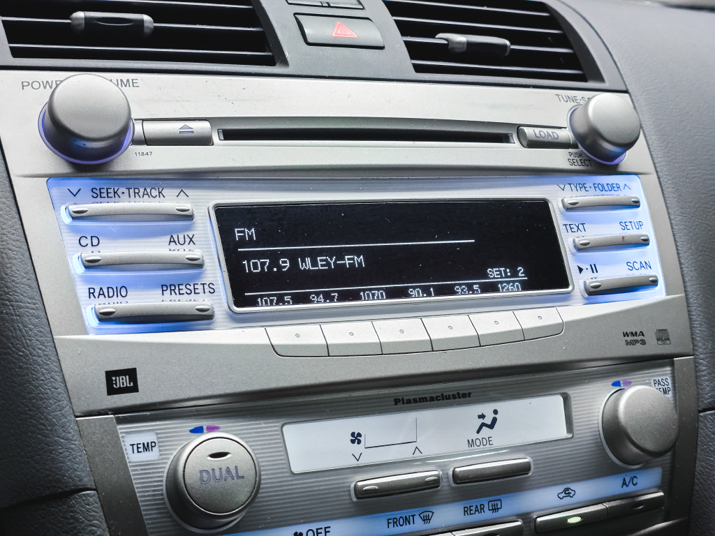 Used 2011 Toyota Camry XLE w/ XLE Extra-Value Pkg #2 FWD image 28