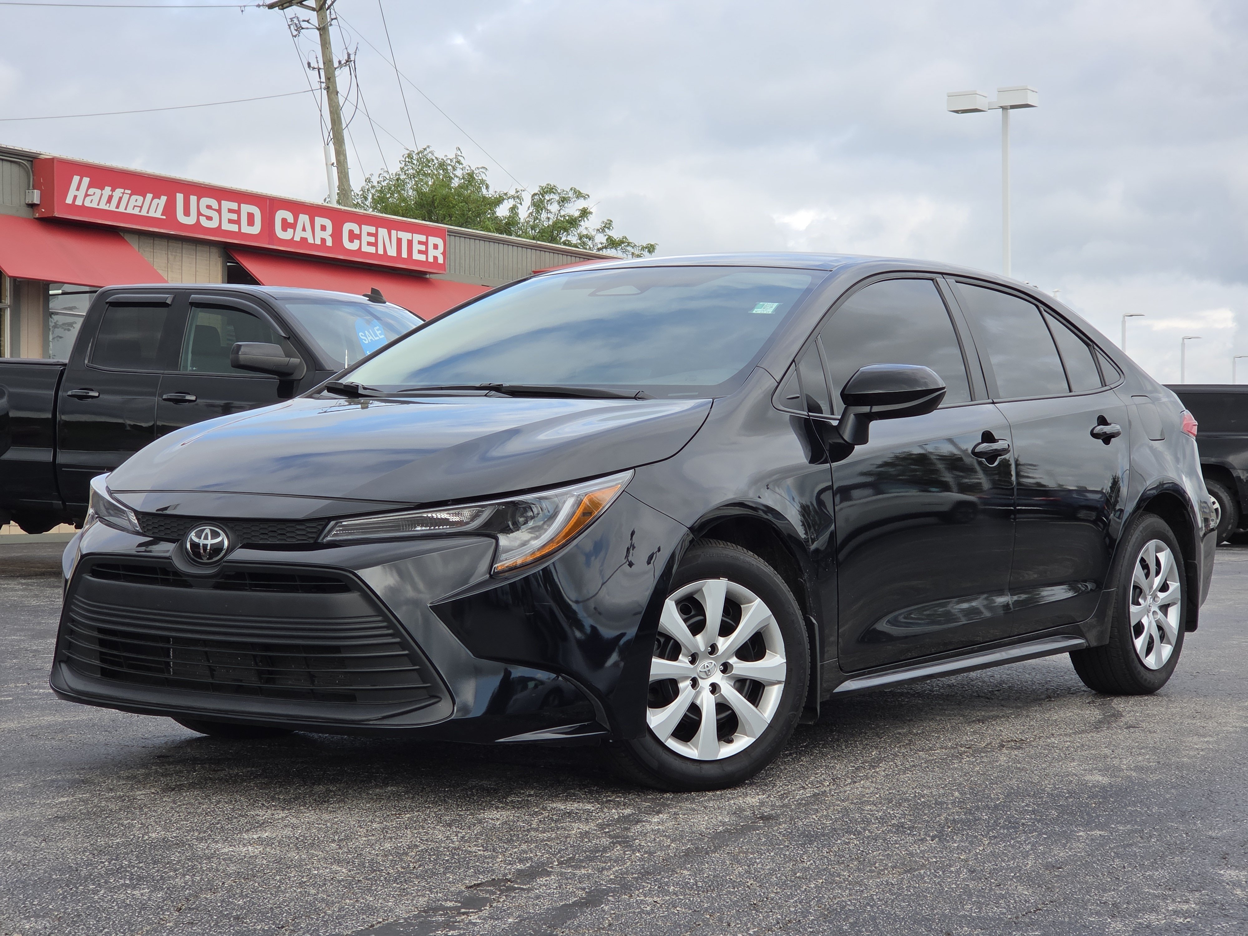 Used 2025 Toyota Corolla LE FWD image 1