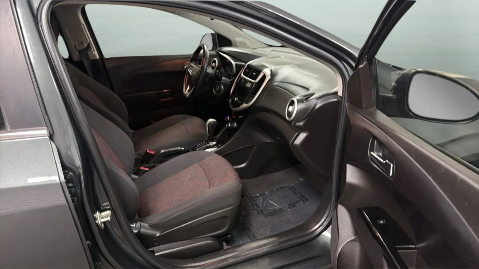 Used 2018 Chevrolet Sonic LT FWD image 21