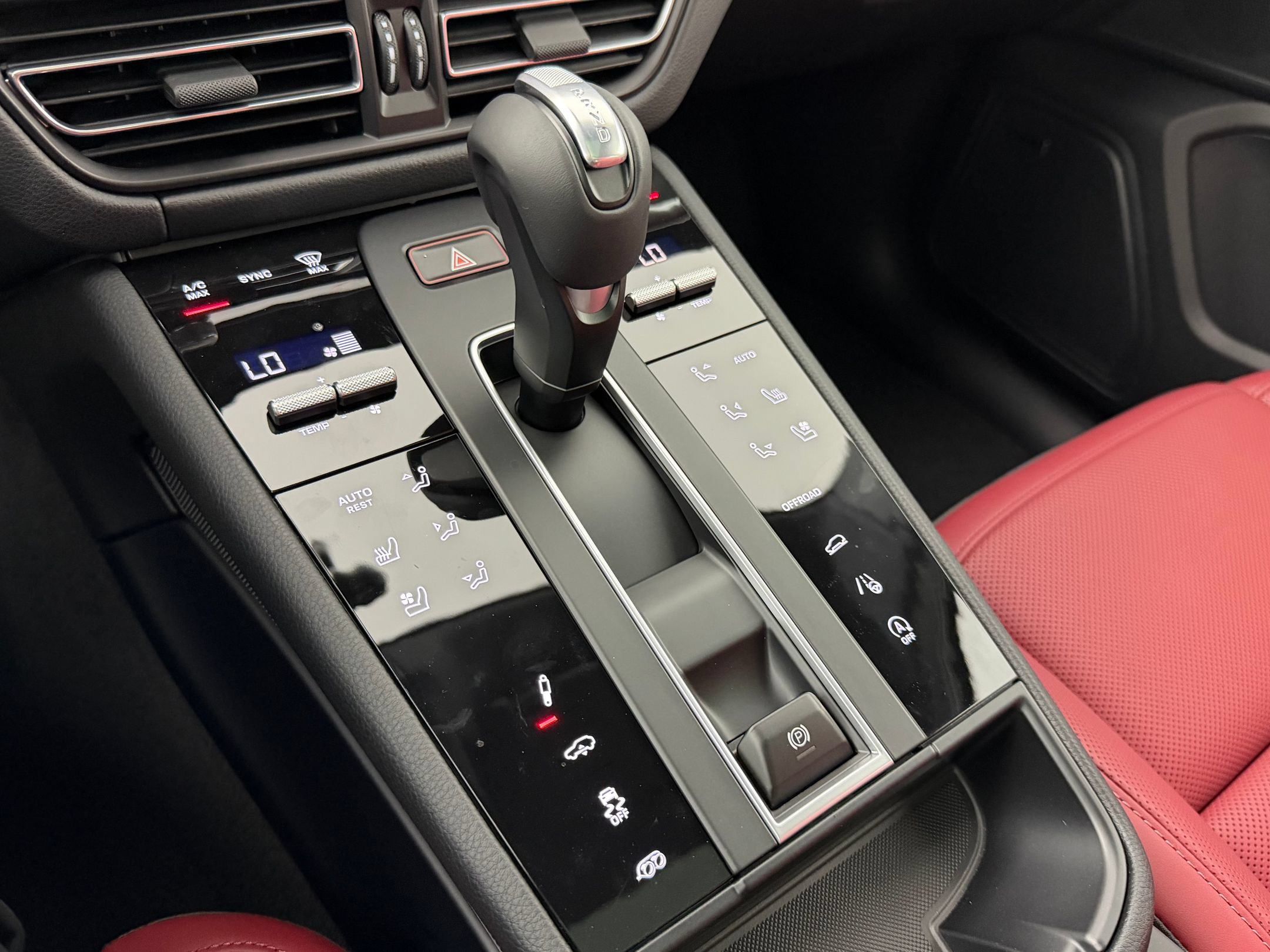 New 2026 Porsche Macan AWD/4WD image 18