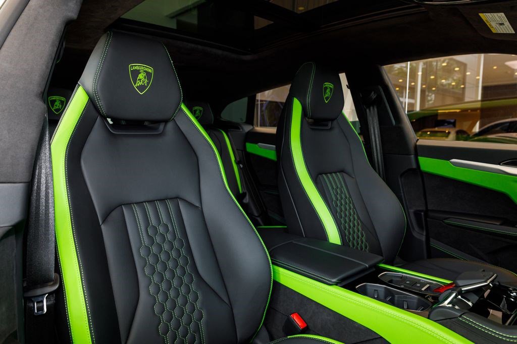 Used 2025 Lamborghini Urus SE image 30