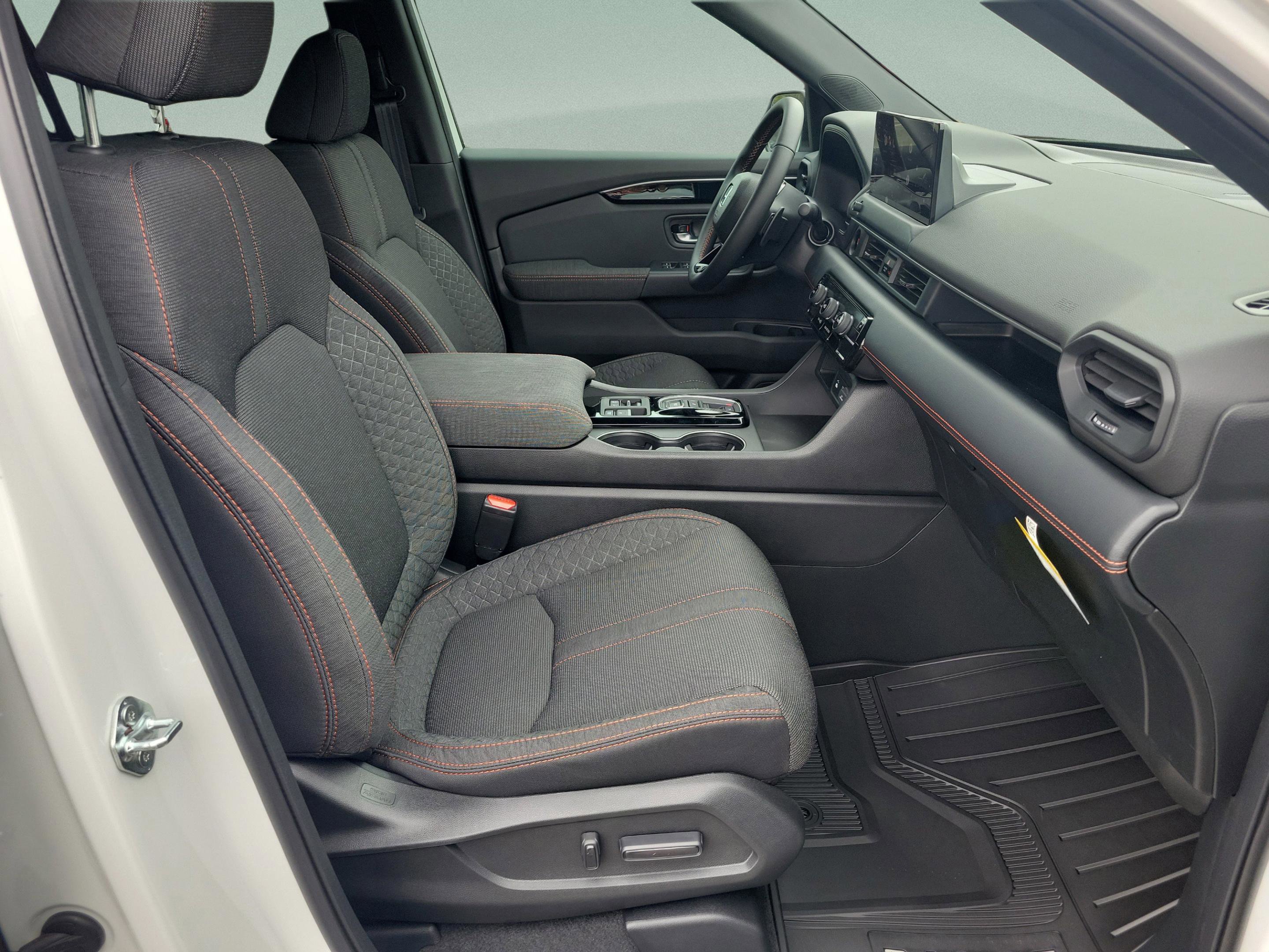 New 2026 Honda Pilot Sport image 17