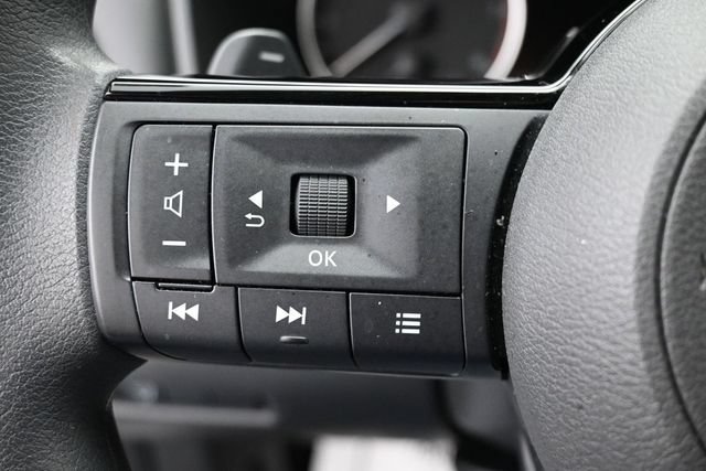 Used 2023 Nissan Rogue SV AWD/4WD image 18
