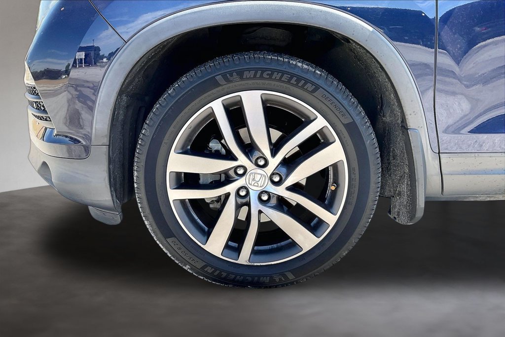 Used 2017 Honda Pilot Touring image 32
