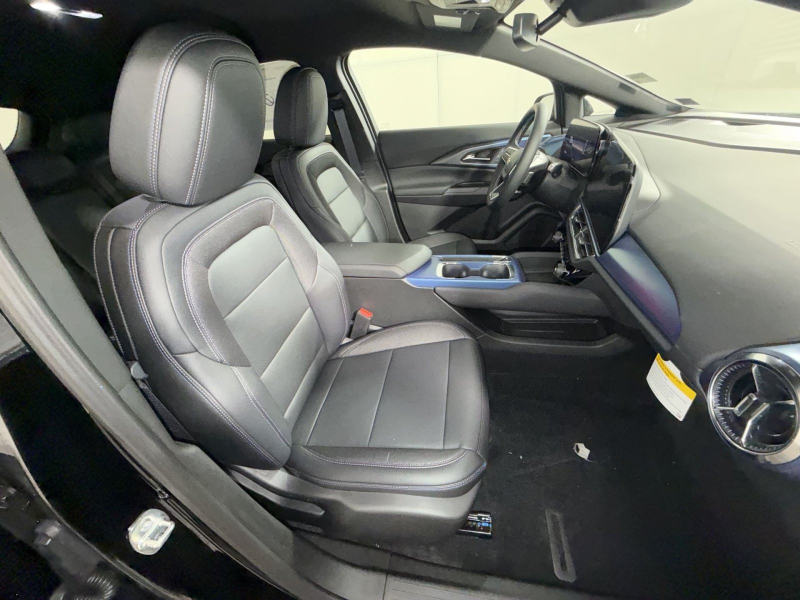 New 2026 Chevrolet Equinox EV LT AWD/4WD image 26
