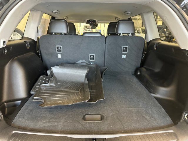 Used 2024 Jeep Grand Cherokee Limited AWD/4WD image 18