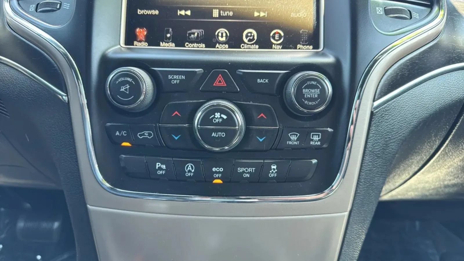 Used 2017 Jeep Grand Cherokee Limited w/ Luxury Group II RWD image 35