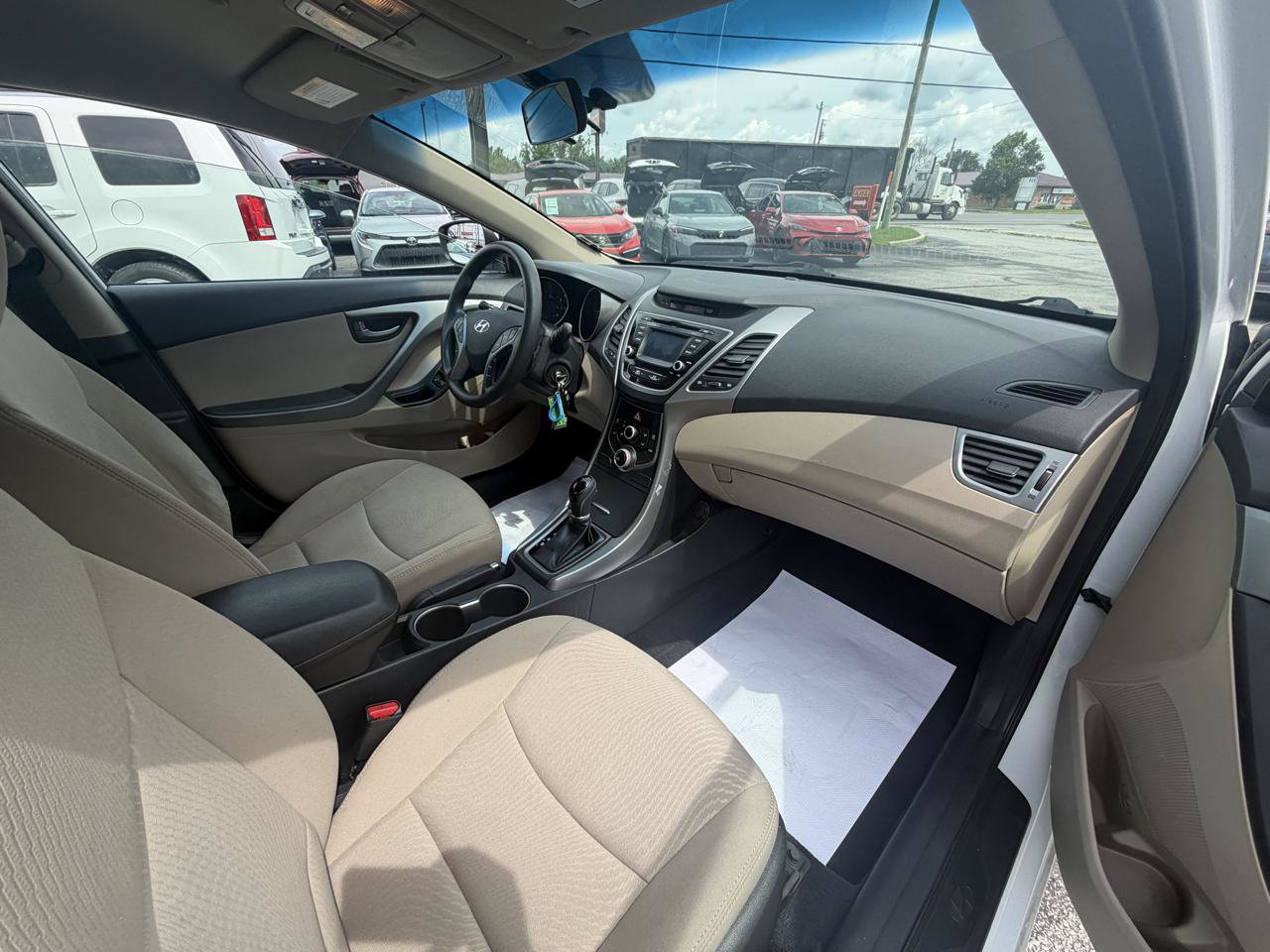 Used 2015 Hyundai Elantra SE w/ Option Group 02 FWD image 12