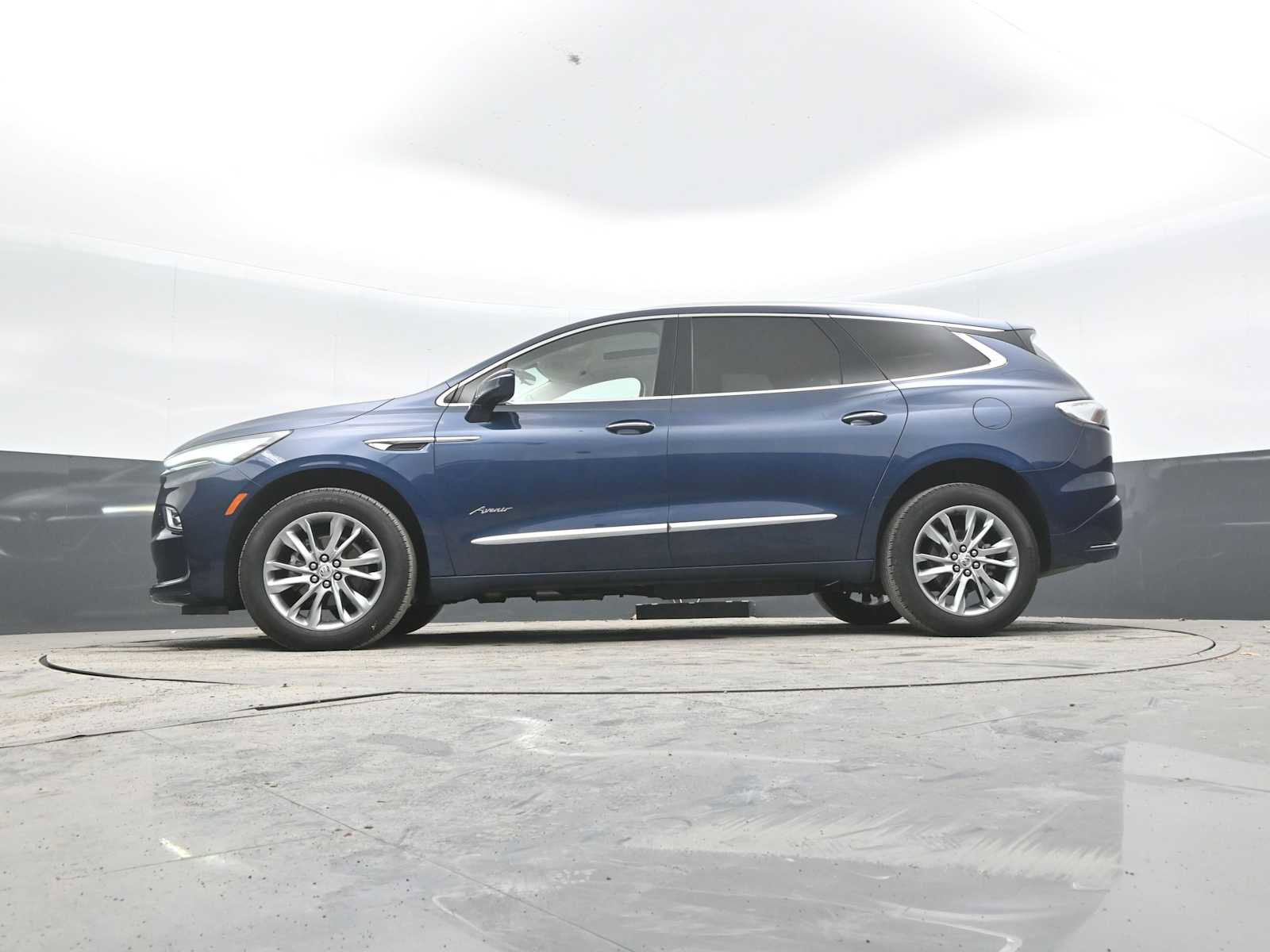 Used 2023 Buick Enclave Avenir w/ Avenir Technology Package image 43
