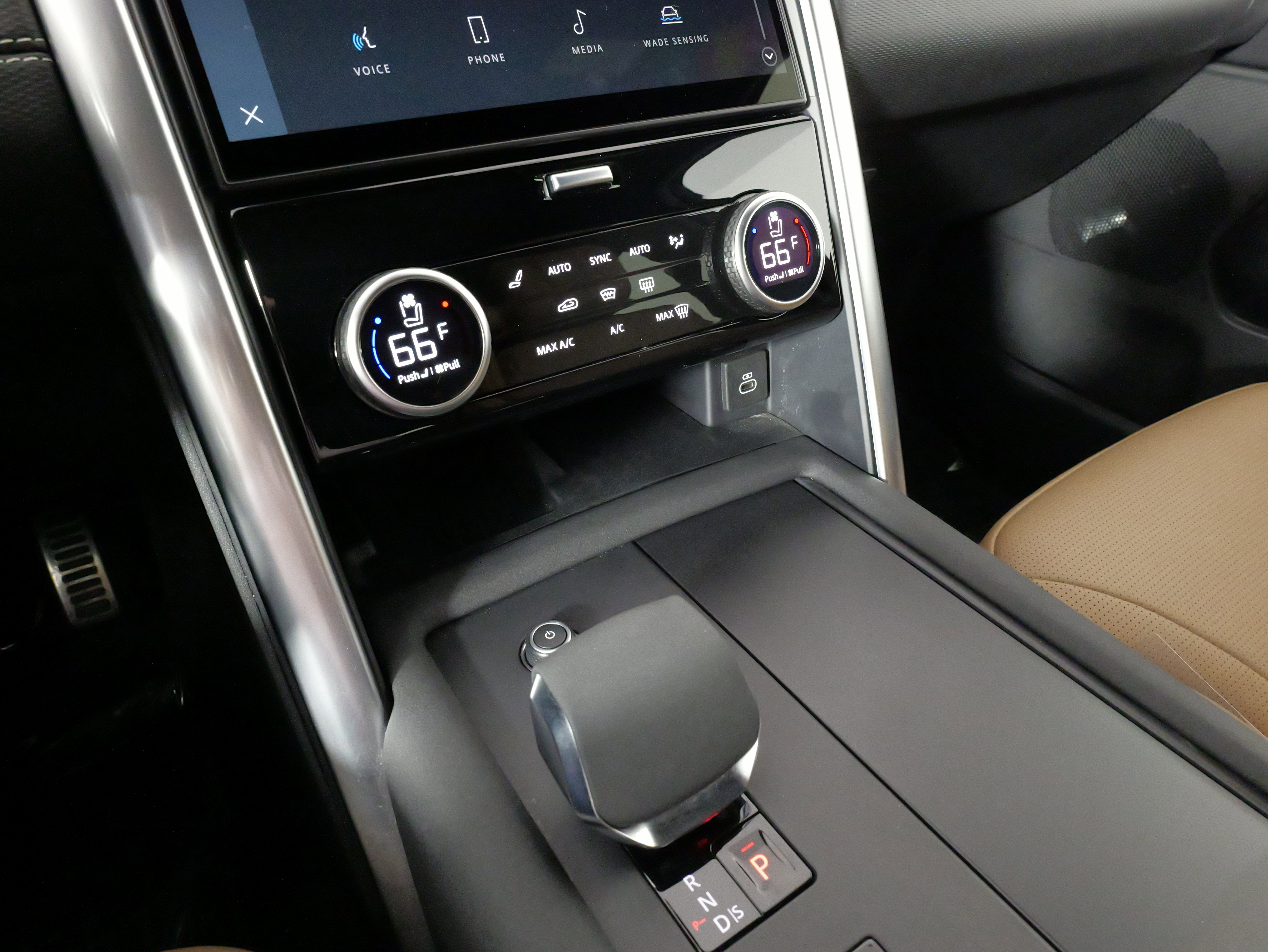 Used 2024 Land Rover Discovery Dynamic SE image 75