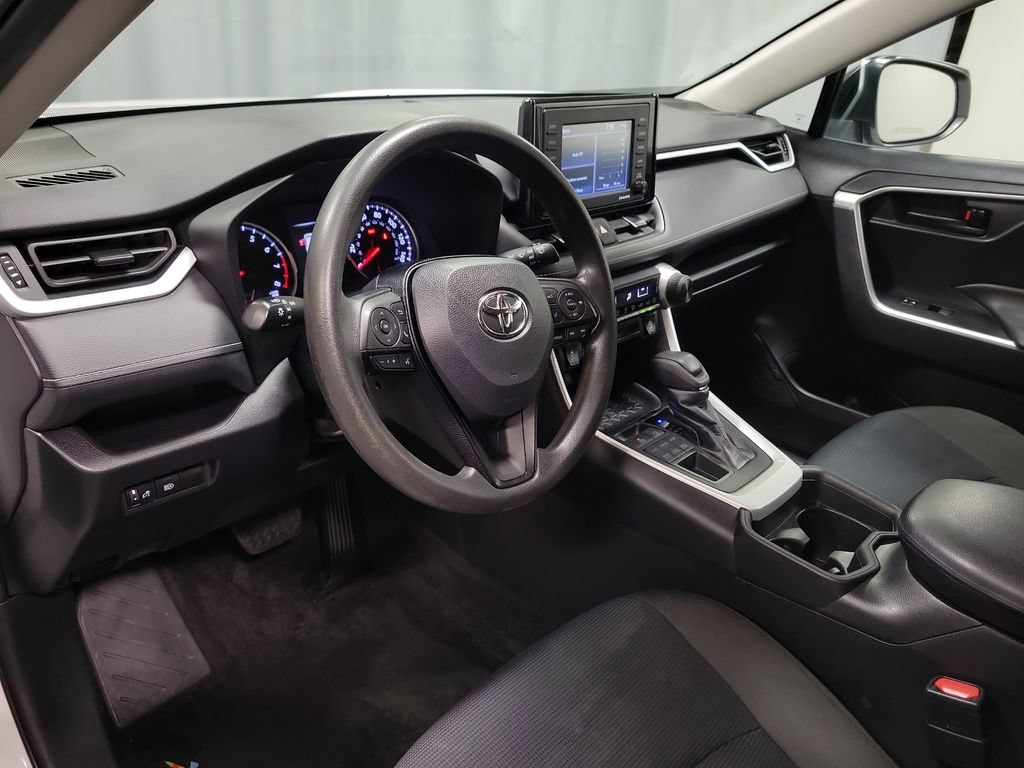 Used 2021 Toyota RAV4 LE AWD/4WD image 16
