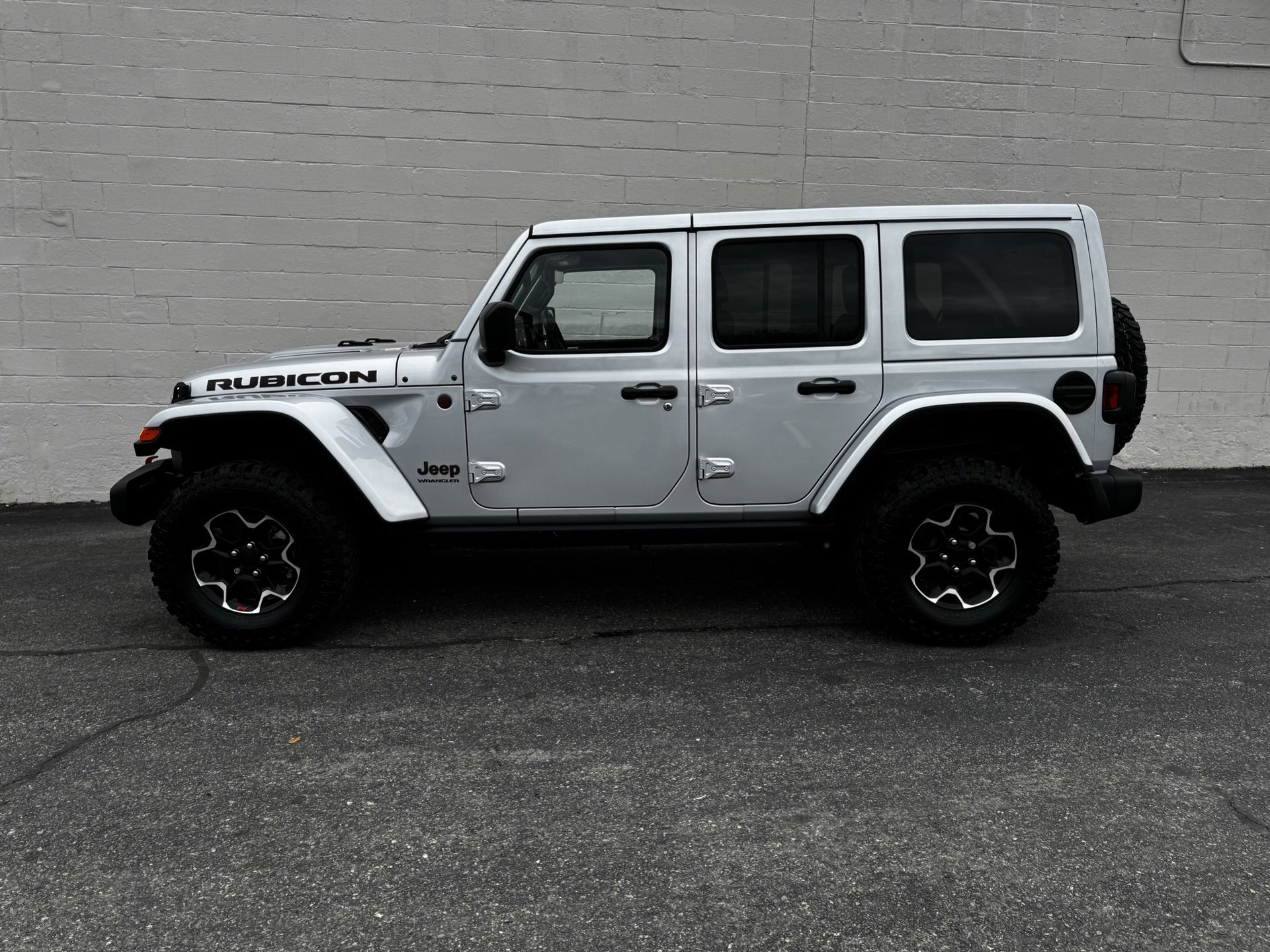Used 2023 Jeep Wrangler Unlimited Rubicon w/ Cold Weather Group image 2