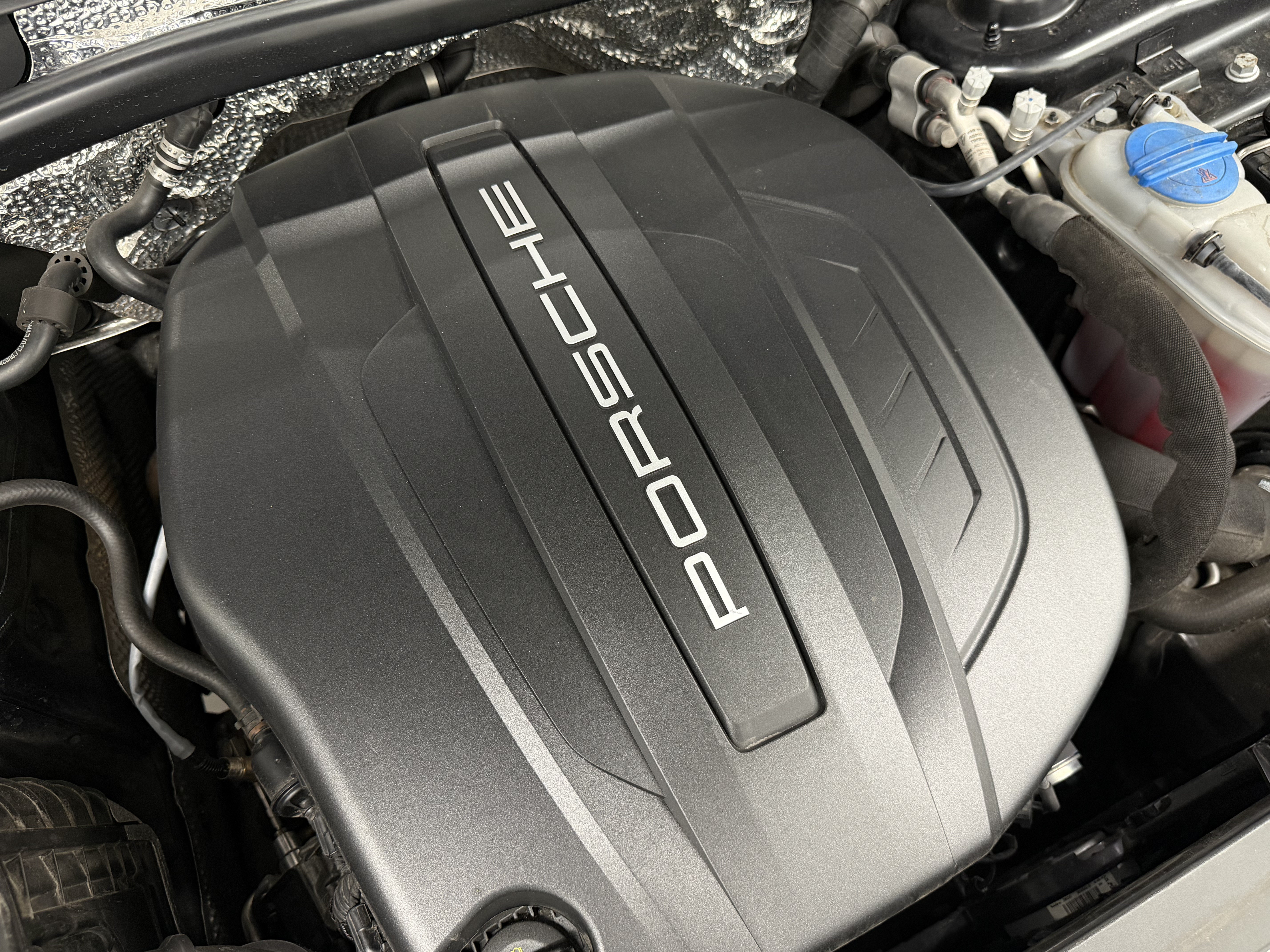 Certified 2018 Porsche Macan AWD/4WD image 61