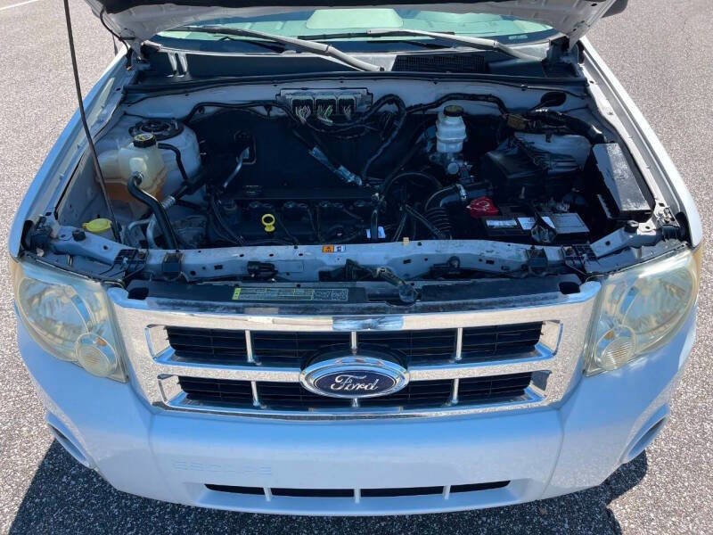 Used 2009 Ford Escape XLS FWD image 19