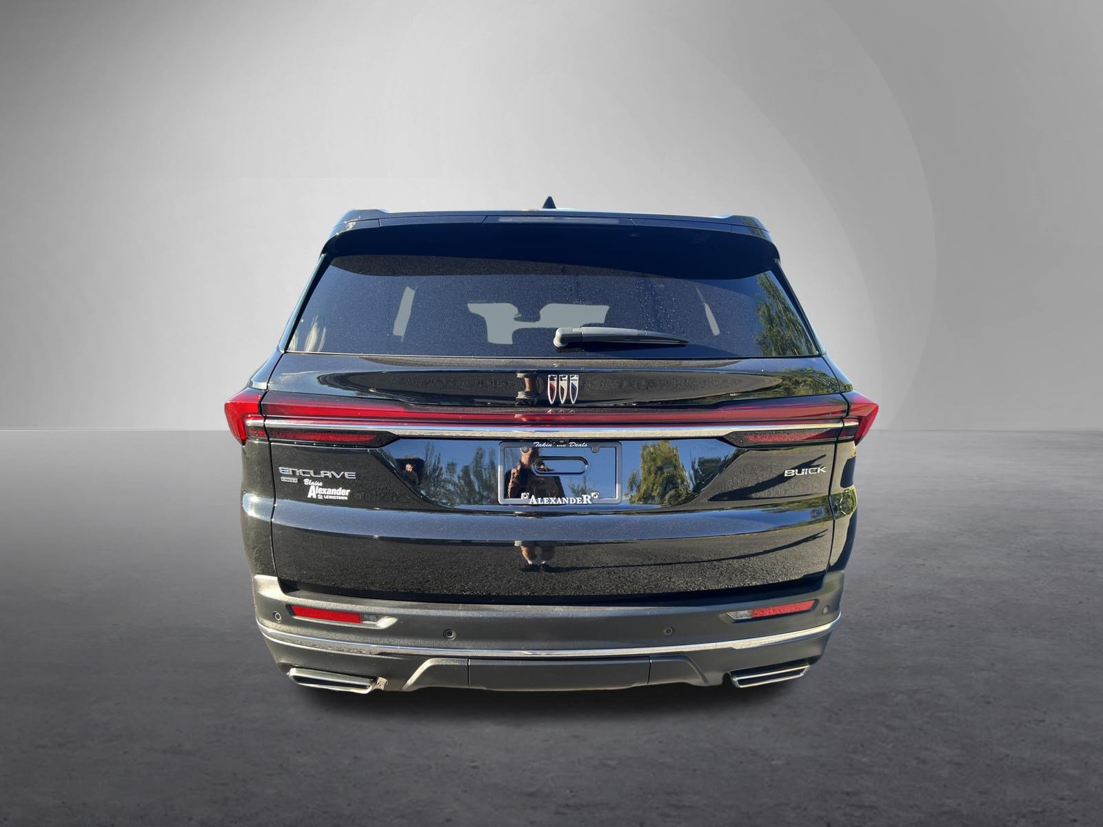 Used 2025 Buick Enclave Preferred AWD/4WD image 4