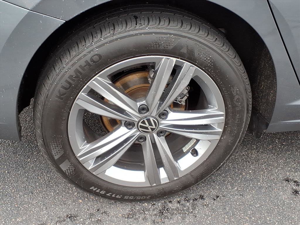 Used 2024 Volkswagen Jetta SE image 19