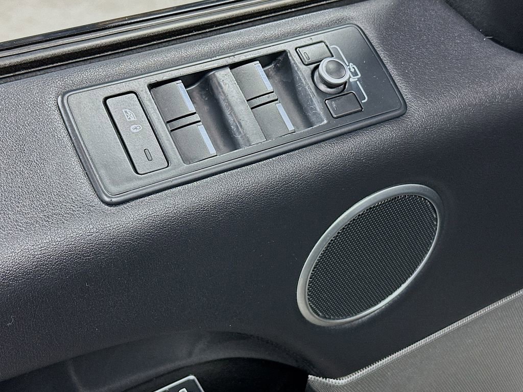 Used 2016 Land Rover Range Rover Sport HSE image 19