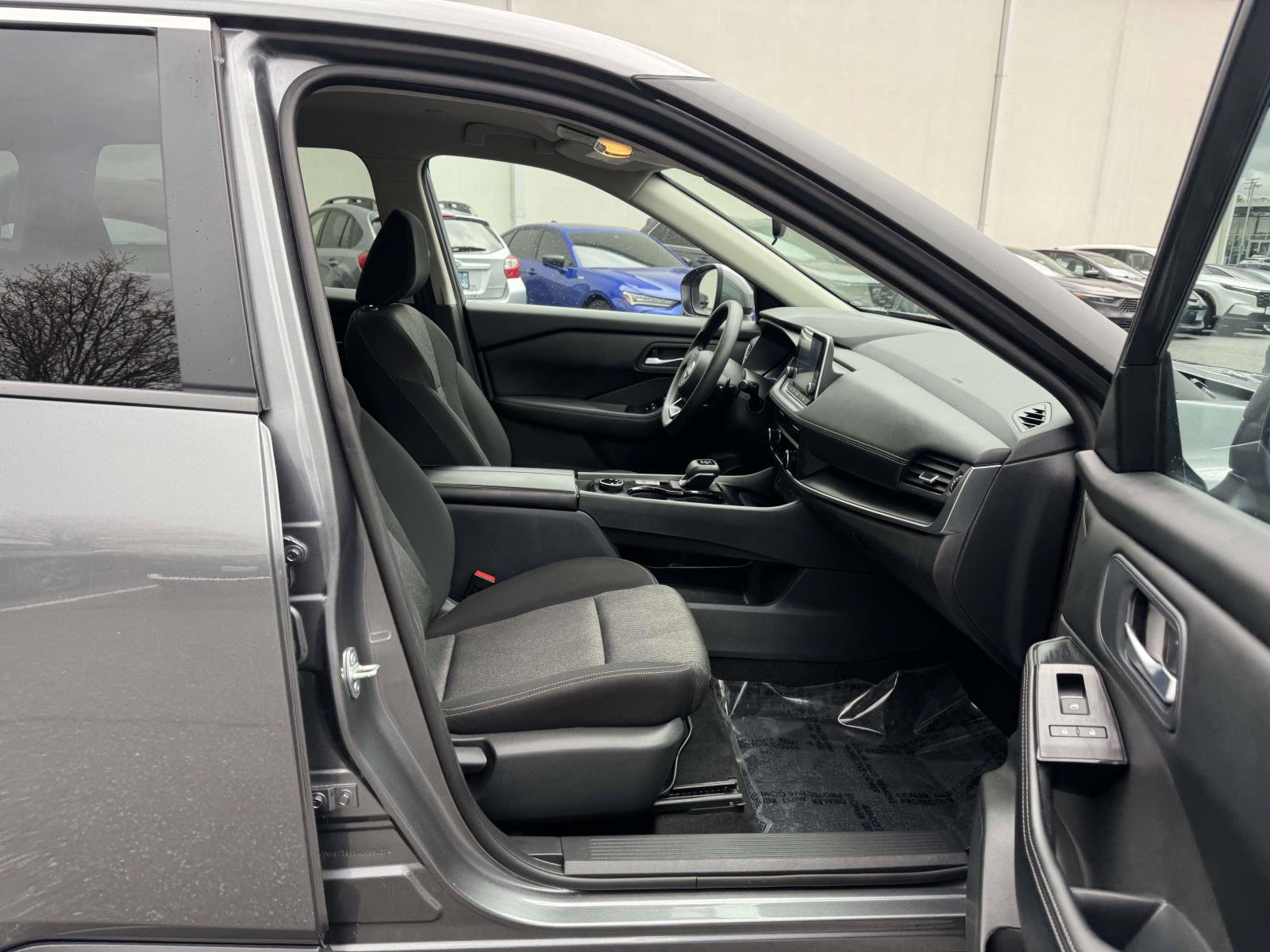 Used 2024 Nissan Rogue SV image 15