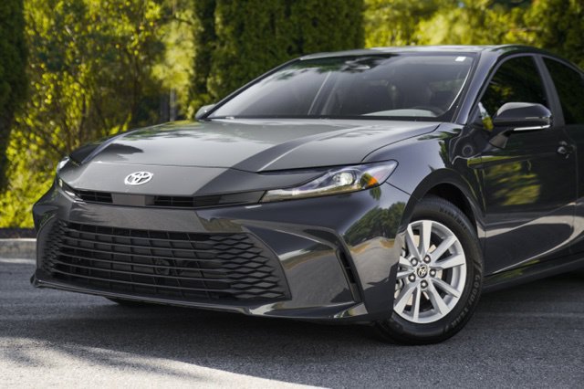 Used 2025 Toyota Camry LE w/ Convenience Package FWD image 2