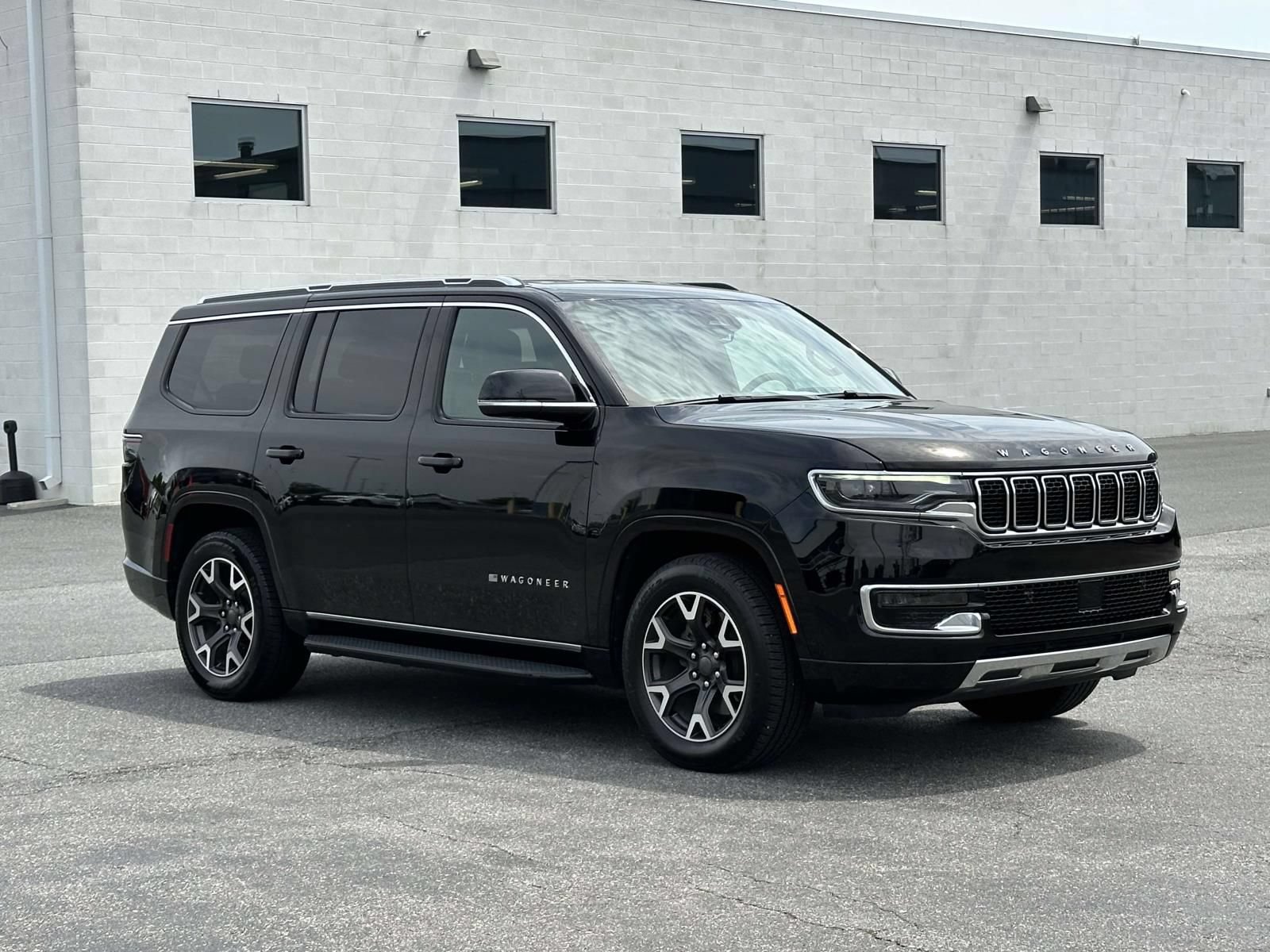 Used 2023 Jeep Wagoneer Series III w/ Preferred Equipment Group AWD/4WD image 7