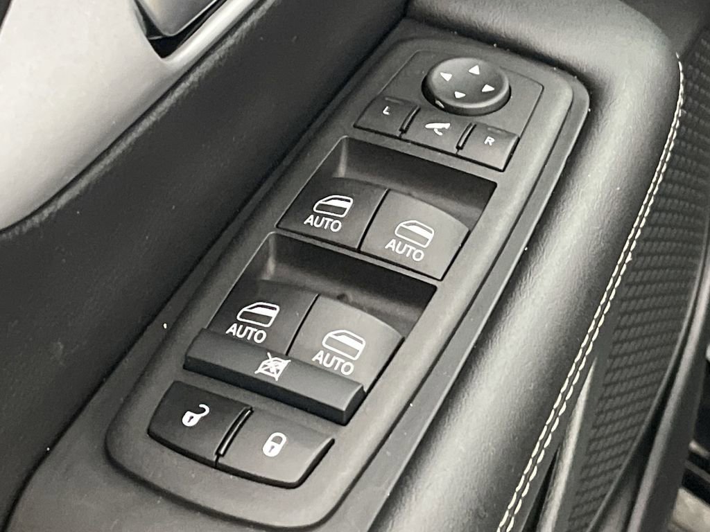 Used 2025 Chrysler Pacifica Limited FWD image 13