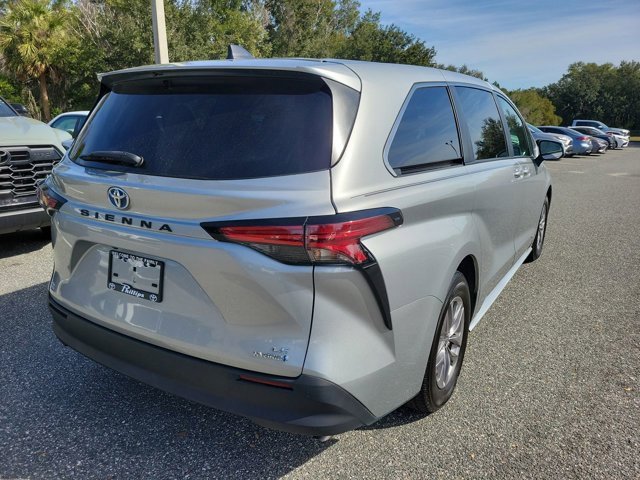 Used 2021 Toyota Sienna LE image 10