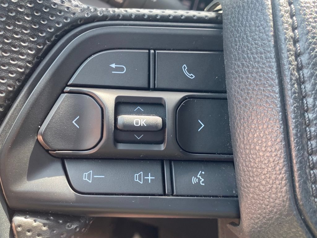 Used 2025 Toyota Tacoma SR5 AWD/4WD image 25