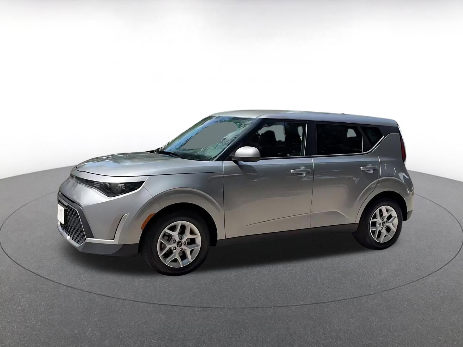 Used 2025 Kia Soul LX w/ LX Technology Package FWD image 8